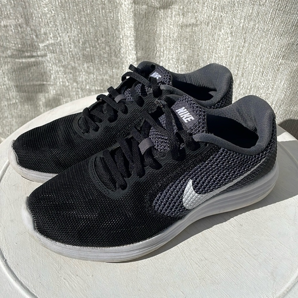 Nike Womens Revolution 3 819303-001 Black Running Shoes Sneakers Size 7.5